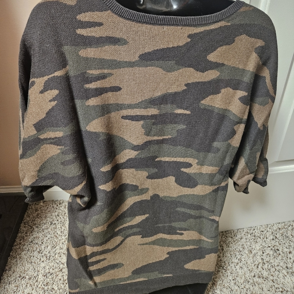 Trendy Camouflage Knit Sweater By New York & Company - Picture 9 of 11
